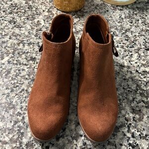 Arizona Jean Company Brown Ankle Boots